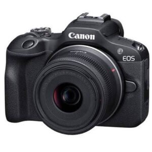 Thân máy Canon EOS R100 màu đen gắn ống kính kit RF-S, ảnh sản phẩm nền trắng